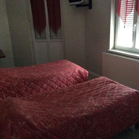 Le Trianon Hotel Hesdin Bagian luar foto